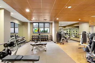 330 E 38th St, New York City, NY 10016 - Photo 15