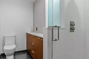 335 W 38th St, New York City, NY 10018 - Photo 17