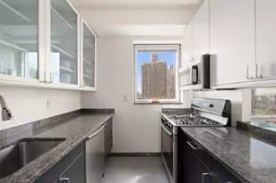 301 W 57th St, New York City, NY 10019 - Photo 5