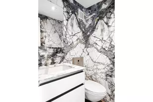 135 W 70th St, New York City, NY 10023 - Photo 7