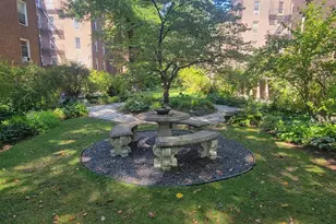 37-33 84th St, New York City, NY 11372 - Photo 15