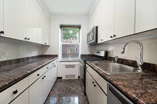 915 E 17th St, New York City, NY 11230 - Photo 5