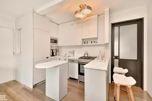 39 W 67th St, New York City, NY 10023 - Photo 3