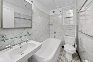324 E 41st St, New York City, NY 10017 - Photo 27