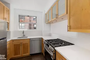 324 E 41st St, New York City, NY 10017 - Photo 5