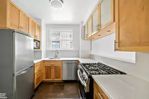 324 E 41st St, New York City, NY 10017 - Photo 5