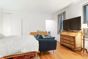 104 W 70th St, New York City, NY 10023 - Photo 11