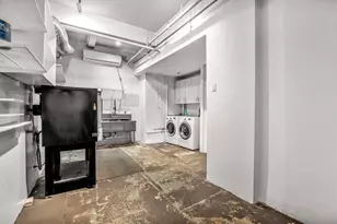 335 W 38th St, New York City, NY 10018 - Photo 9