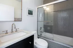 212 E 47th St, New York, NY 10017 - Photo 5