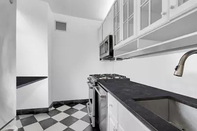 250 E 54th Street #31A, New York City, NY 10022 - Photo 3