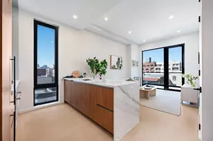 31-16 21st St, New York City, NY 11106 - Photo 3