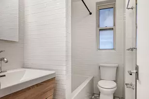 305 W 52nd St, New York City, NY 10019 - Photo 11