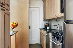 200 W 54th St, New York City, NY 10019 - Photo 3