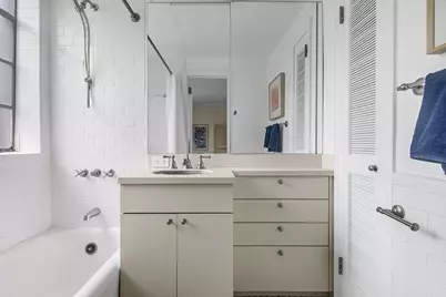 321 E 43rd Street #1009, New York City, NY 10017 - Photo 7