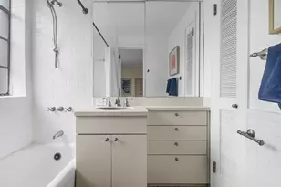 321 E 43rd St, New York City, NY 10017 - Photo 7