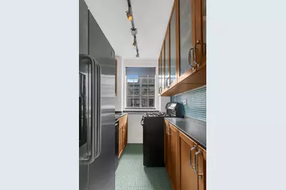 321 E 43rd Street #1009, New York City, NY 10017 - Photo 5