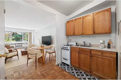 333 E 46th Street #1D, New York, NY 10017 - Photo 3