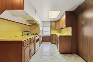 1346 73rd St, New York City, NY 11228 - Photo 11