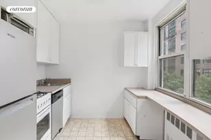 221 E 50th St, New York City, NY 10022 - Photo 3