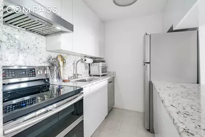 2540 Shore Boulevard #4S, New York City, NY 11102 - Photo 11