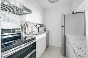 25-40 Shore Blvd, New York City, NY 11102 - Photo 11