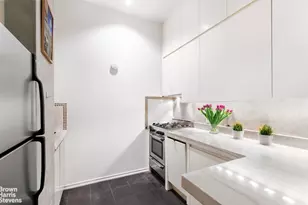 310 E 46th St, New York City, NY 10017 - Photo 3