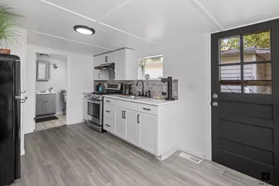 32 Tier Street, New York City, NY 10464 - Photo 7