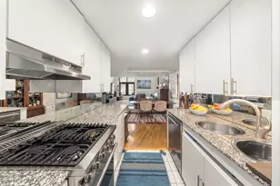 135 W 70th St, New York City, NY 10023 - Photo 5