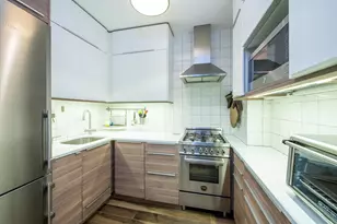 370 E 76th St, New York City, NY 10021 - Photo 7