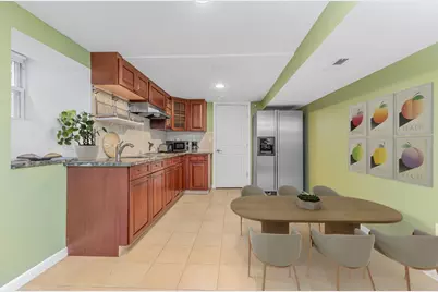 825 E 230th Street, New York City, NY 10466 - Photo 13