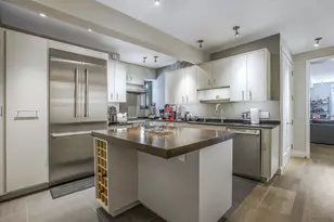 310 W 55th St, New York City, NY 10019 - Photo 5