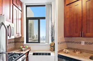 303 E 43rd St, New York City, NY 10017 - Photo 7