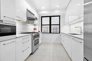 305 E 40th St, New York City, NY 10016 - Photo 9