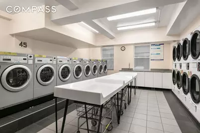 333 E 43rd Street #909, New York City, NY 10017 - Photo 21