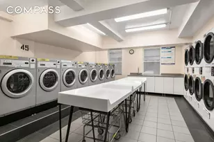 333 E 43rd St, New York City, NY 10017 - Photo 21