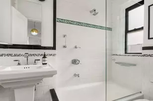 166 W 22nd St, New York City, NY 10011 - Photo 5