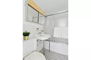 305 E 72nd St, New York City, NY 10021 - Photo 7