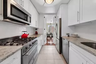 360 E 72nd St, New York City, NY 10021 - Photo 9