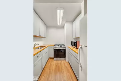 333 Pearl Street #21H, New York City, NY 10038 - Photo 5