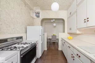 310 W 86th St, New York City, NY 10024 - Photo 9