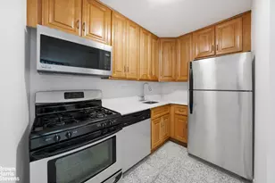 333 E 45th St, New York City, NY 10017 - Photo 5