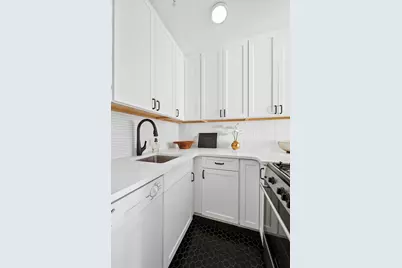 212 E 77th Street #1A, New York City, NY 10075 - Photo 3