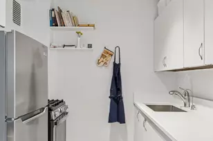 301 E 69th St, New York City, NY 10021 - Photo 5