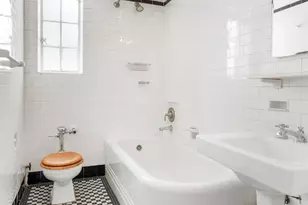 353 W 56th St, New York City, NY 10019 - Photo 9