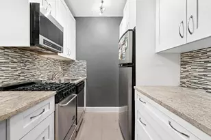 211 E 18th St, New York City, NY 10003 - Photo 3