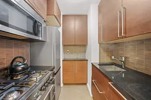 101 W 12th St, New York City, NY 10011 - Photo 7