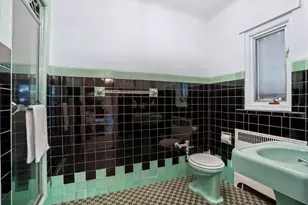 176-15 Croydon Rd, New York City, NY 11432 - Photo 31