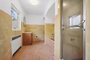 176-15 Croydon Rd, New York City, NY 11432 - Photo 29