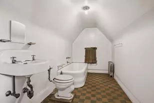 176-15 Croydon Rd, New York City, NY 11432 - Photo 35