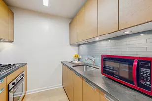 310 W 52nd St, New York City, NY 10019 - Photo 7